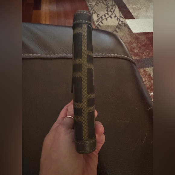 Vintage Authentic Fendi Wallet in great condition. Please see pics for details. - Picture 10 of 11